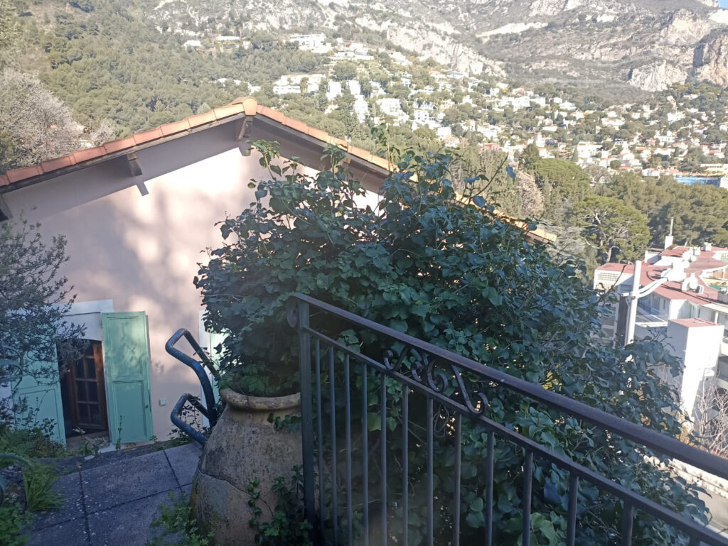 Èze-sur-Mer- Maison pieds dans l’eau – 5 pièces – 3 chambres – 146.12 m²