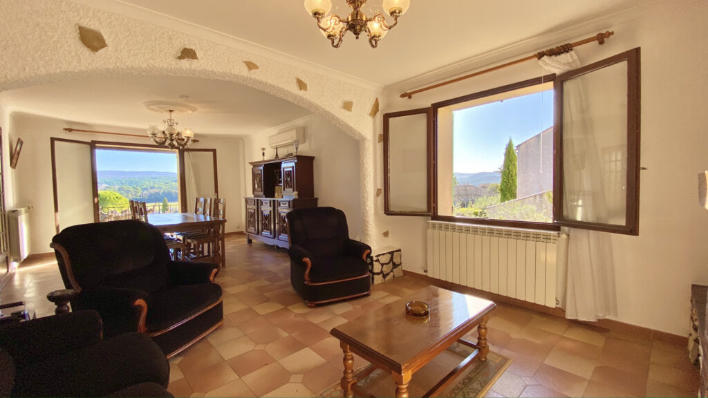 ‘VENTOUX’ – MAISON DE 160M2 AVEC VUE VENTOUX ET GARAGE – 7 pièces – 5 chambres – 160 m²