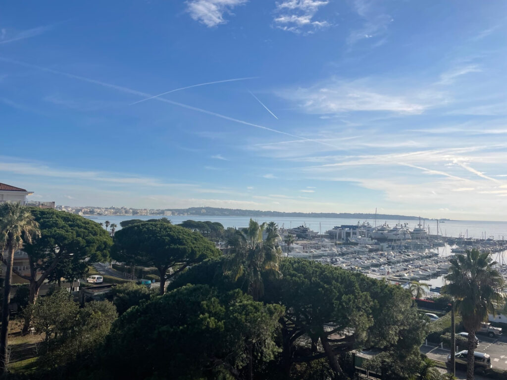 LOCATION MEUBLEE SAISONNIERE EN BORD DE MER – 1 chambre – 1 voyageur – 31 m²