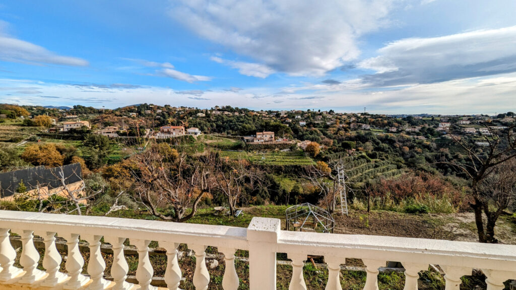 Maison de 166.8 m2 sur un terrain de 7054m2 – La Gaude (0661 – 7 pièces – 5 chambres – 166.8 m²