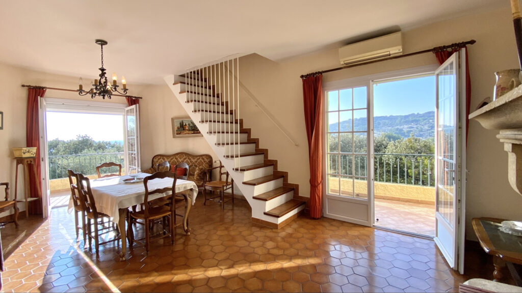 ‘ HORIZON ‘ – MAISON DE 135m2 SUR 2300m2 DE TERRAIN  – 5 pièces – 3 chambres – 133 m²