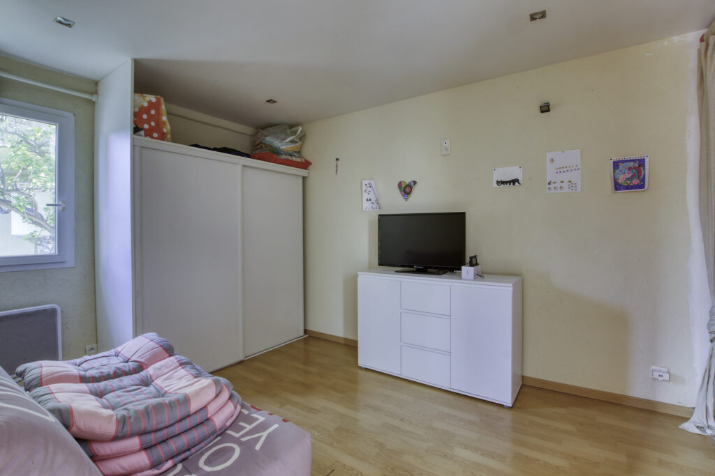 A vendre SANARY-SUR-MER (83), villa vue mer de 270 m2 sur 97 – 12 pièces – 8 chambres – 270 m²