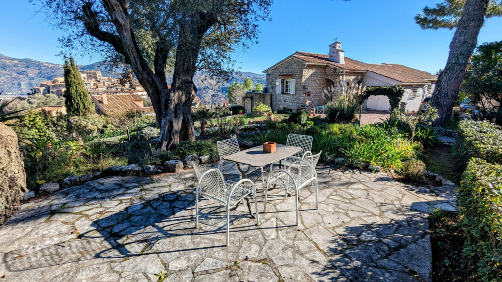 Maison d’architecte de 161,05 m2 – Gattières (06510) – 6 pièces – 4 chambres – 161 m²