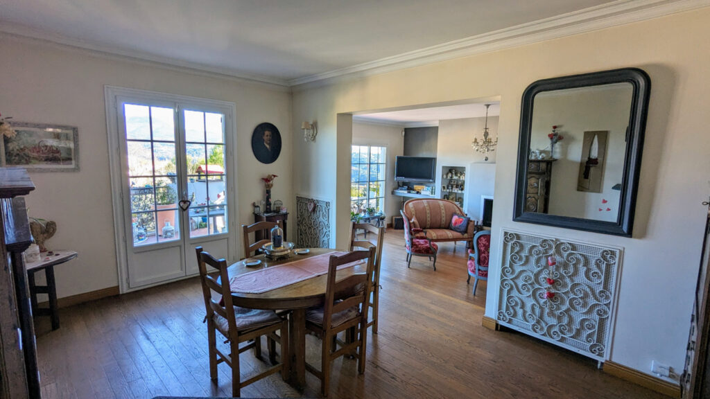 Maison d’architecte de 161,05 m2 – Gattières (06510) – 6 pièces – 4 chambres – 161 m²