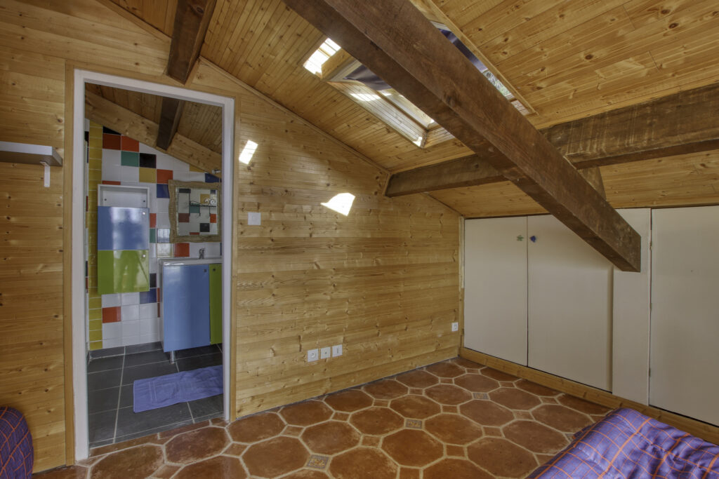 Vente Bandol (83), Villa provençale de 259 m2 sur 3 niveaux  – 12 pièces – 9 chambres – 258.79 m²