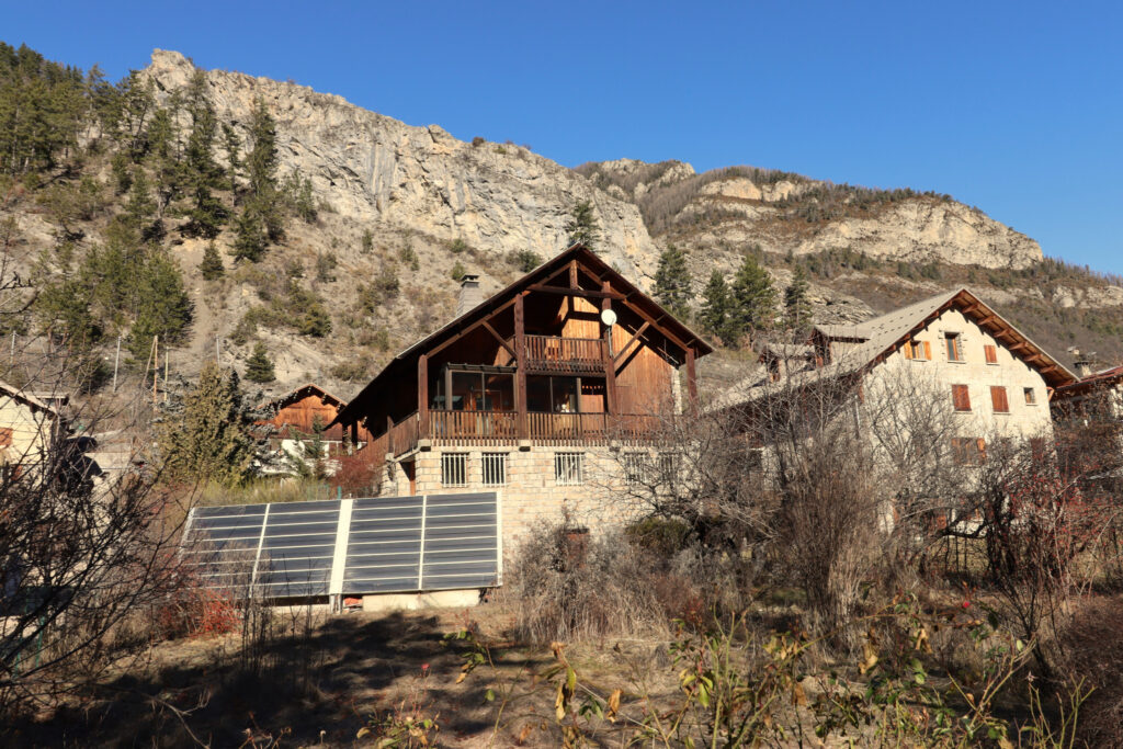 Maison 400 m2 avec commerce – 9 pièces – 5 chambres – 228 m²