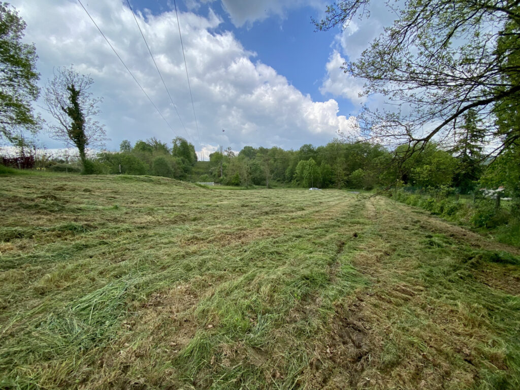 Terrain constructible et viabilisé de + 2 400m2  – 2420 m²