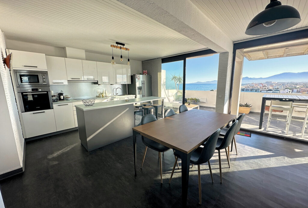 Penthouse 115m2 avec terrasse 125m2 – Direct plage – 5 pièces – 3 chambres – 115 m²