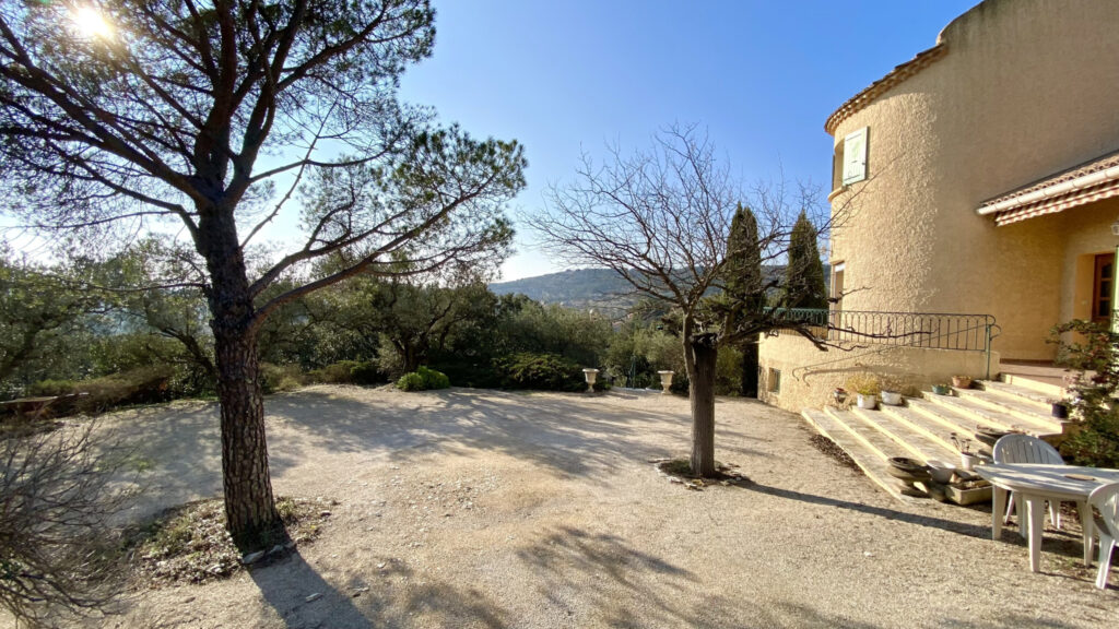 ‘ HORIZON ‘ – MAISON DE 135m2 SUR 2300m2 DE TERRAIN  – 5 pièces – 3 chambres – 133 m²