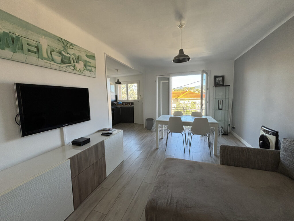 Sanary Centre 3 pièces à deux pas du port – 3 pièces – 2 chambres – 62 m²