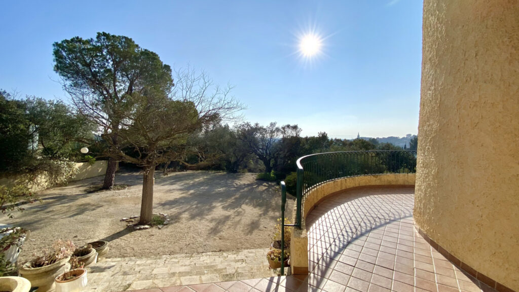 ‘ HORIZON ‘ – MAISON DE 135m2 SUR 2300m2 DE TERRAIN  – 5 pièces – 3 chambres – 133 m²