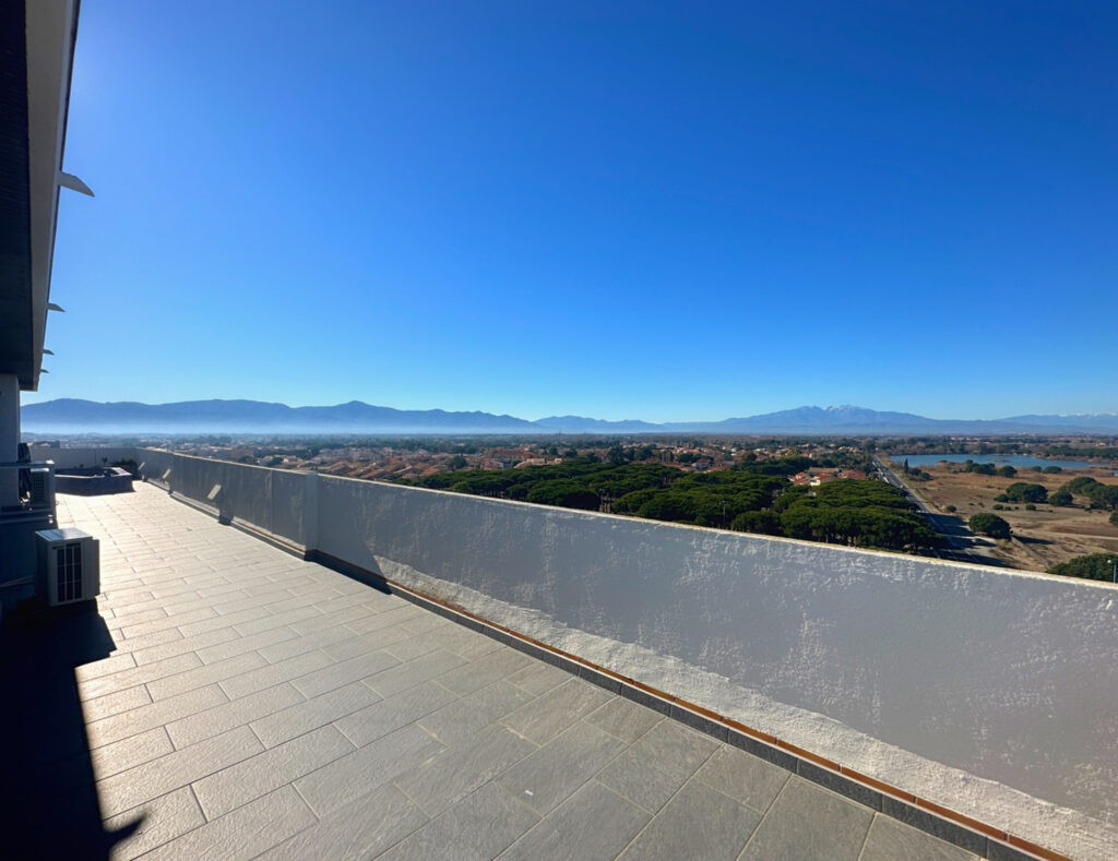 Penthouse 115m2 avec terrasse 125m2 – Direct plage – 5 pièces – 3 chambres – 115 m²