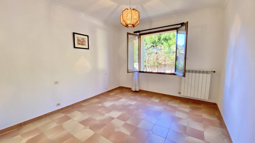 ‘VENTOUX’ – MAISON DE 160M2 AVEC VUE VENTOUX ET GARAGE – 7 pièces – 5 chambres – 160 m²