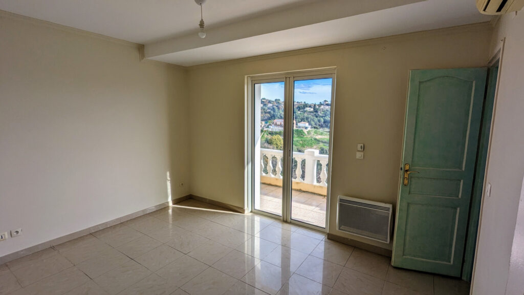 Maison de 166.8 m2 sur un terrain de 7054m2 – La Gaude (0661 – 7 pièces – 5 chambres – 166.8 m²