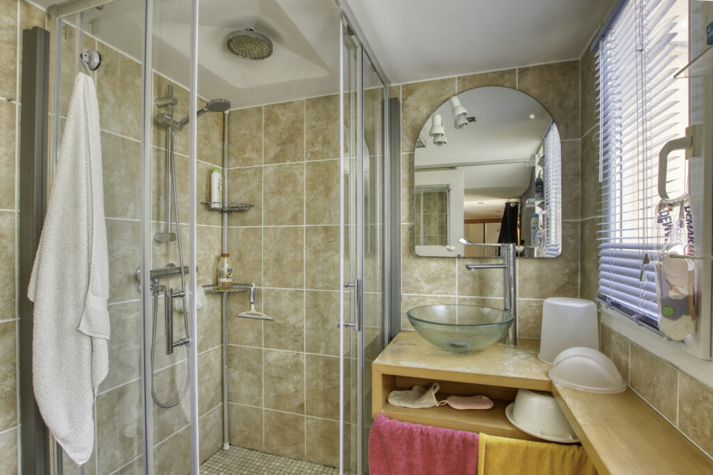 A vendre SANARY-SUR-MER (83), villa vue mer de 270 m2 sur 97 – 12 pièces – 8 chambres – 270 m²