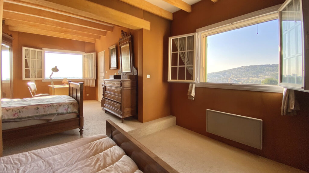 ‘ HORIZON ‘ – MAISON DE 135m2 SUR 2300m2 DE TERRAIN  – 5 pièces – 3 chambres – 133 m²