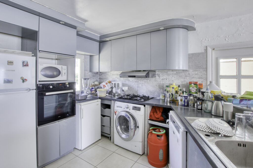 A vendre SANARY-SUR-MER (83), villa vue mer de 270 m2 sur 97 – 12 pièces – 8 chambres – 270 m²