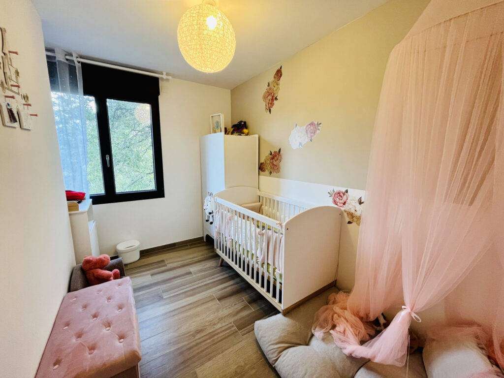 Maison 140 m2 habitables sur 1600 m2 de terrain  – 6 pièces – 4 chambres – 140 m²