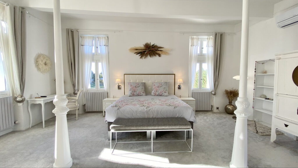 ‘MAJESTUEUX’ – DEMEURE D’EXCEPTION DE 350M2 AVEC BASSIN EN P – 8 pièces – 4 chambres – 350 m²