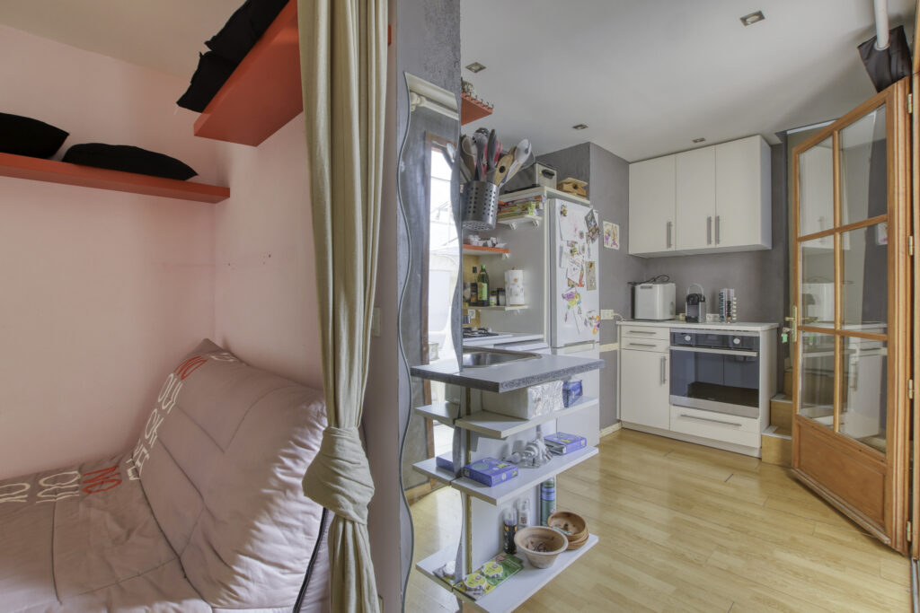 A vendre SANARY-SUR-MER (83), villa vue mer de 270 m2 sur 97 – 12 pièces – 8 chambres – 270 m²