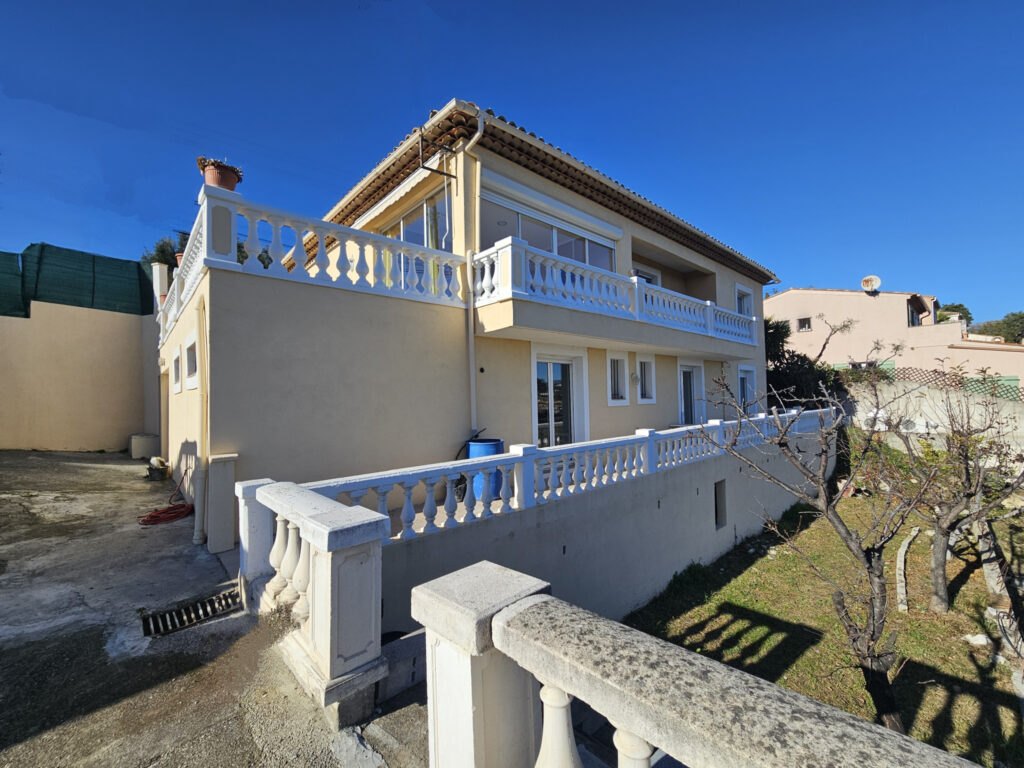 Maison de 166.8 m2 sur un terrain de 7054m2 – La Gaude (0661 – 7 pièces – 5 chambres – 166.8 m²