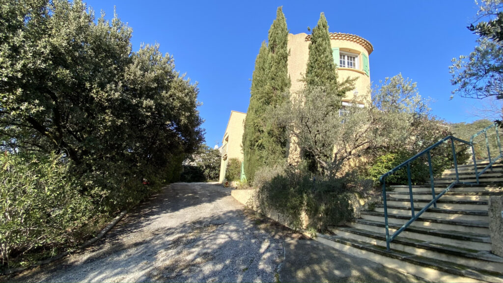 ‘ HORIZON ‘ – MAISON DE 135m2 SUR 2300m2 DE TERRAIN  – 5 pièces – 3 chambres – 133 m²