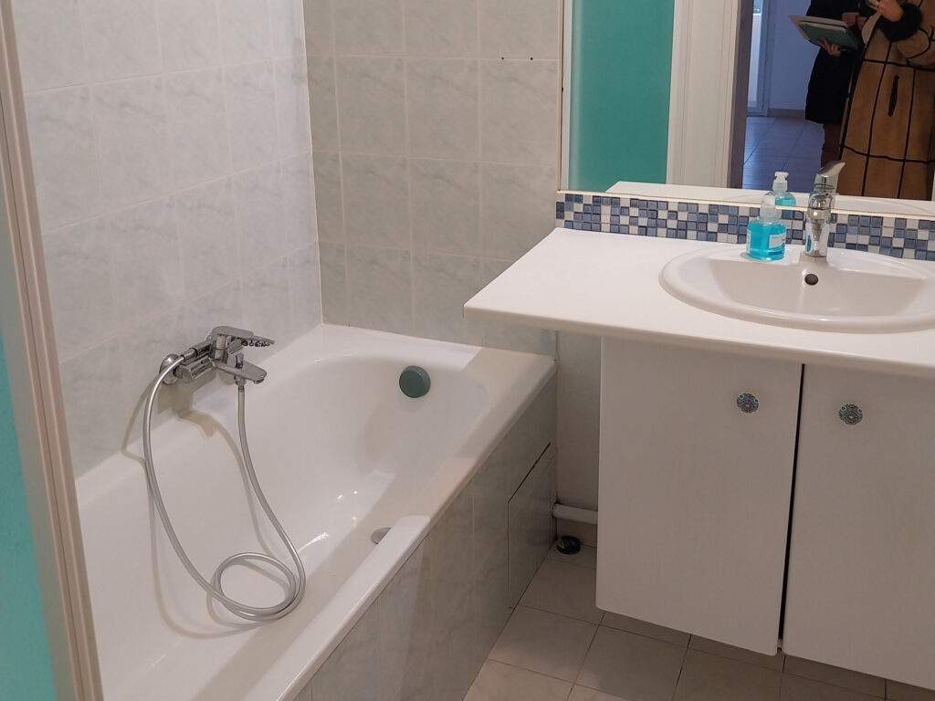 NICE ST ROCH – APPARTEMENT 3P 62M2 TRAVERSANT AVEC BALCONS  – 3 pièces – 2 chambres – 62 m²