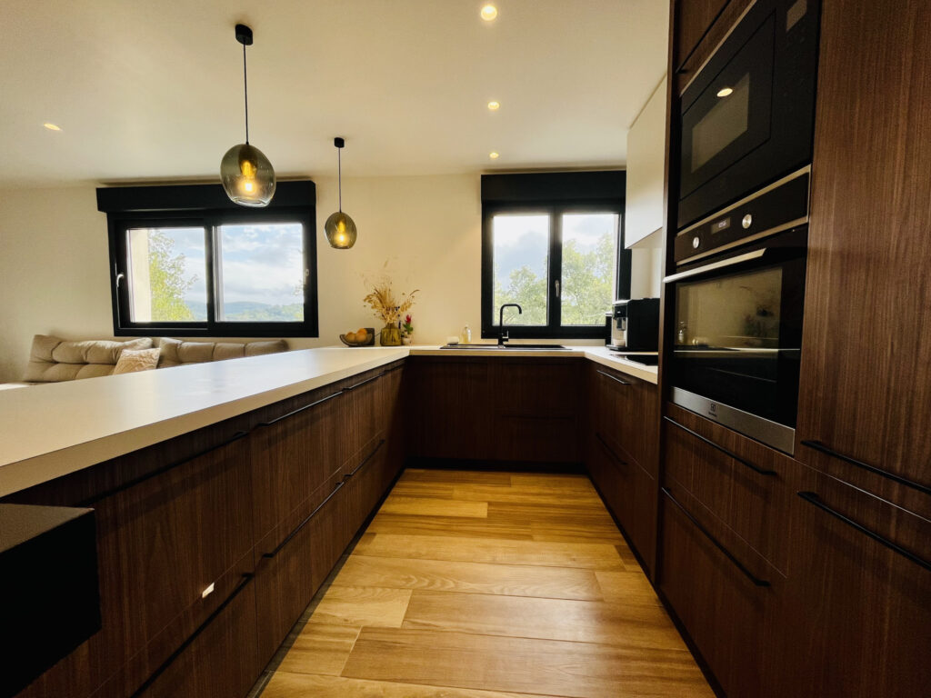 Maison 140 m2 habitables sur 1600 m2 de terrain  – 6 pièces – 4 chambres – 140 m²