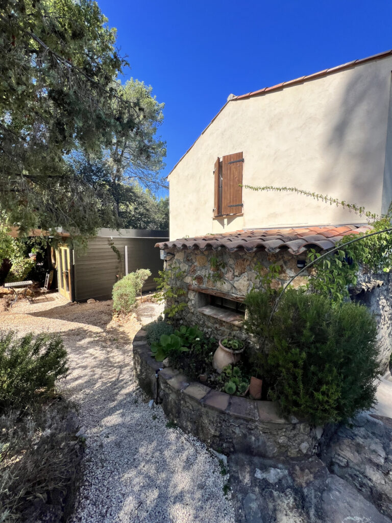 Mas provençal  – 3 pièces – 2 chambres – 110 m²