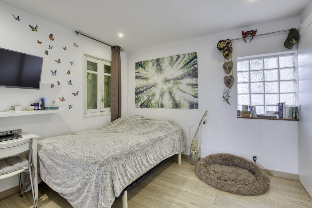 A vendre SANARY-SUR-MER (83), villa vue mer de 270 m2 sur 97 – 12 pièces – 8 chambres – 270 m²