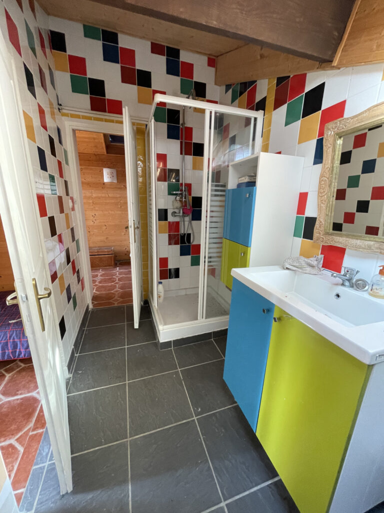 Vente Bandol (83), Villa provençale de 259 m2 sur 3 niveaux  – 12 pièces – 9 chambres – 258.79 m²