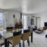A vendre SANARY-SUR-MER (83), villa vue mer de 270 m2 sur 97 – 12 pièces – 8 chambres – 270 m²