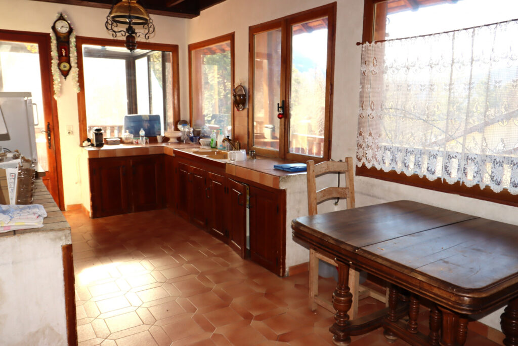 Maison 400 m2 avec commerce – 9 pièces – 5 chambres – 228 m²