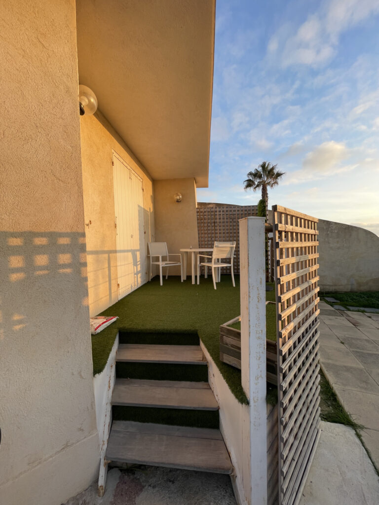 A vendre SANARY-SUR-MER (83), villa vue mer de 270 m2 sur 97 – 12 pièces – 8 chambres – 270 m²