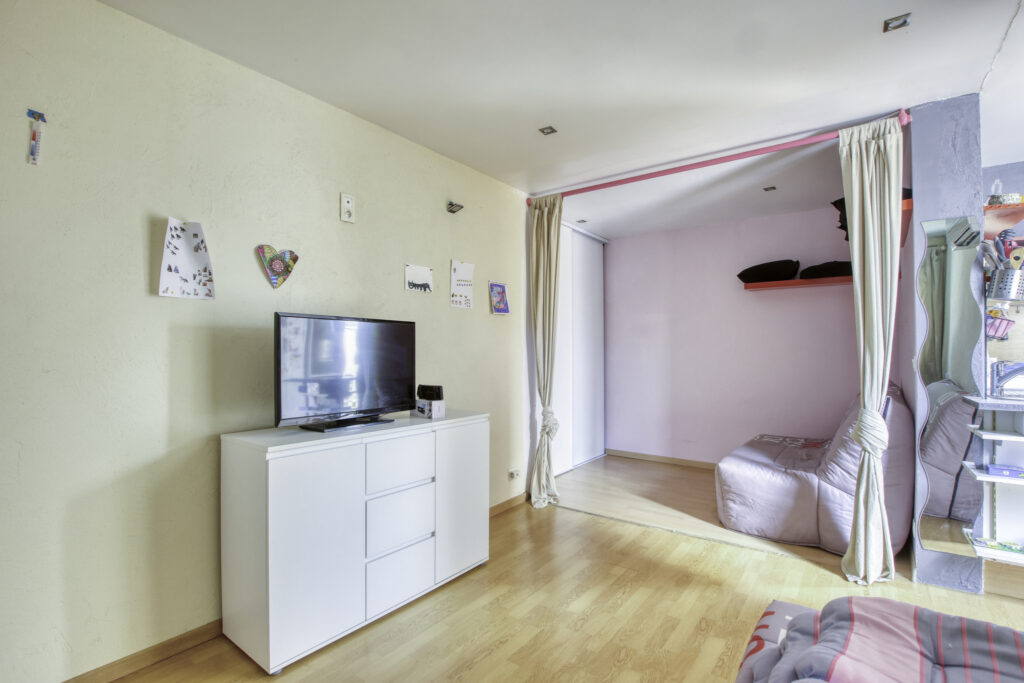 A vendre SANARY-SUR-MER (83), villa vue mer de 270 m2 sur 97 – 12 pièces – 8 chambres – 270 m²