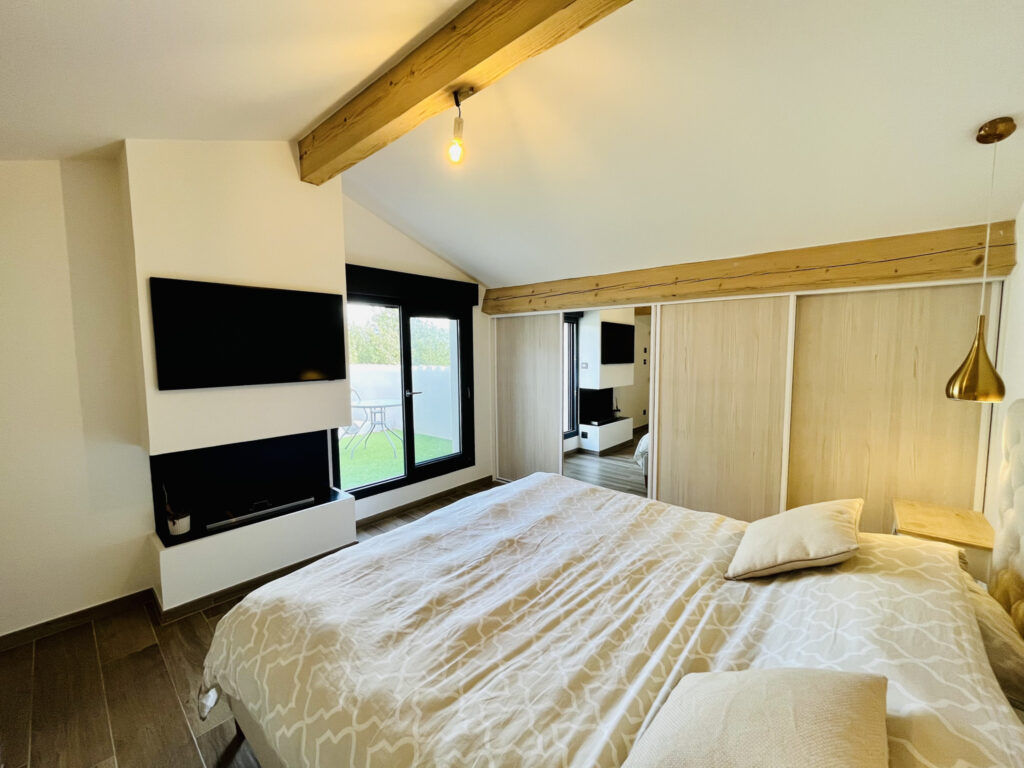 Maison 140 m2 habitables sur 1600 m2 de terrain  – 6 pièces – 4 chambres – 140 m²