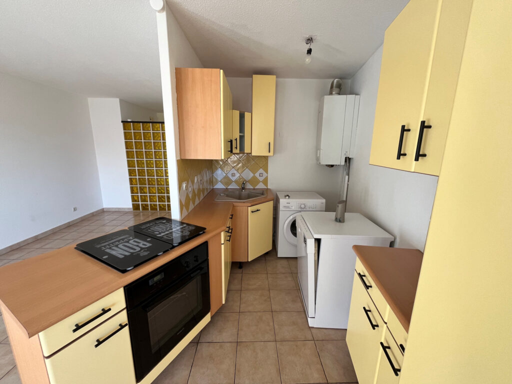 NICE ST ROCH – APPARTEMENT 3P 62M2 TRAVERSANT AVEC BALCONS  – 3 pièces – 2 chambres – 62 m²