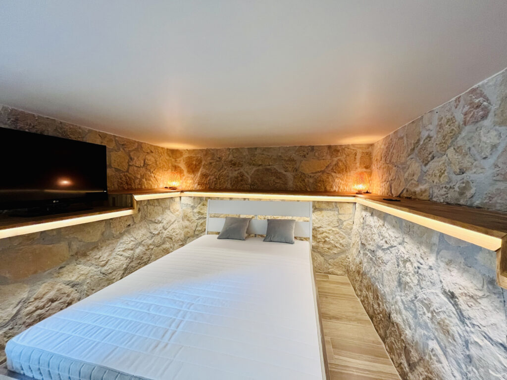 Maison 140 m2 habitables sur 1600 m2 de terrain  – 6 pièces – 4 chambres – 140 m²