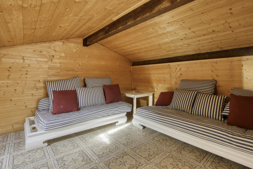 Vente Bandol (83), Villa provençale de 259 m2 sur 3 niveaux  – 12 pièces – 9 chambres – 258.79 m²