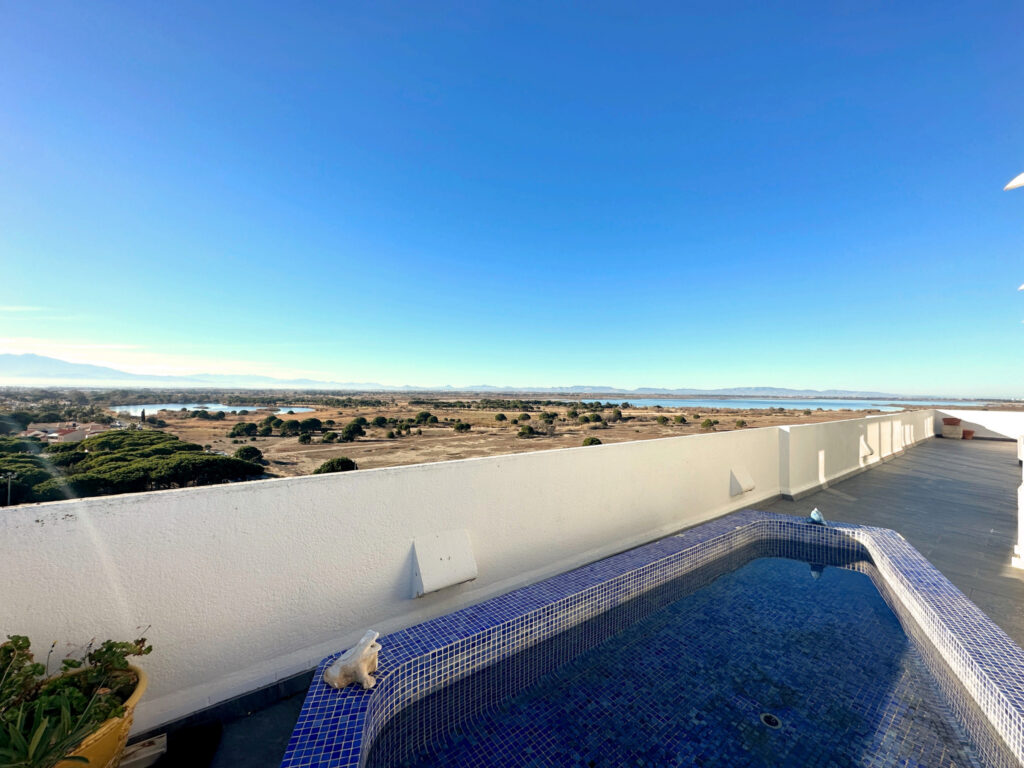 Penthouse 115m2 avec terrasse 125m2 – Direct plage – 5 pièces – 3 chambres – 115 m²