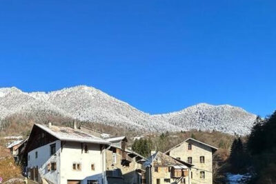 TANINGES – Maison de village à réaménager  – 6 pièces – 3 chambres – 180 m²