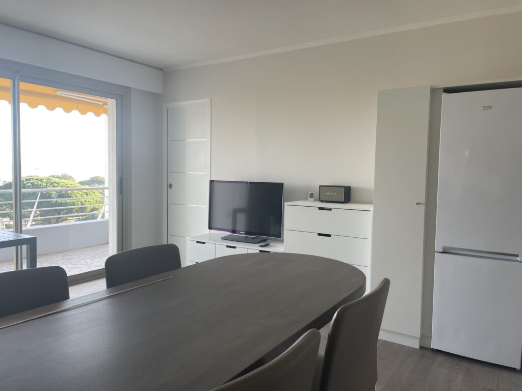 LOCATION MEUBLEE SAISONNIERE EN BORD DE MER – 1 chambre – 1 voyageur – 31 m²