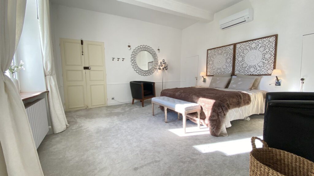 ‘MAJESTUEUX’ – DEMEURE D’EXCEPTION DE 350M2 AVEC BASSIN EN P – 8 pièces – 4 chambres – 350 m²