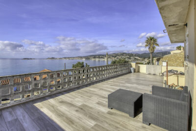 A vendre SANARY-SUR-MER (83), villa vue mer de 270 m2 sur 97 – 12 pièces – 8 chambres – 270 m²