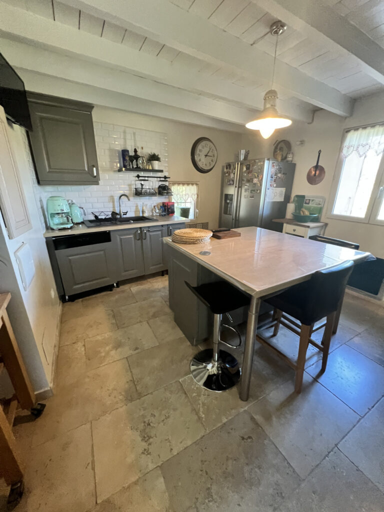 Mas provençal  – 3 pièces – 2 chambres – 110 m²