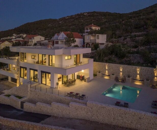 Belle Villa moderne avec vue sur la mer située à Zadar – 7 pièces – 6 chambres – 683 m²