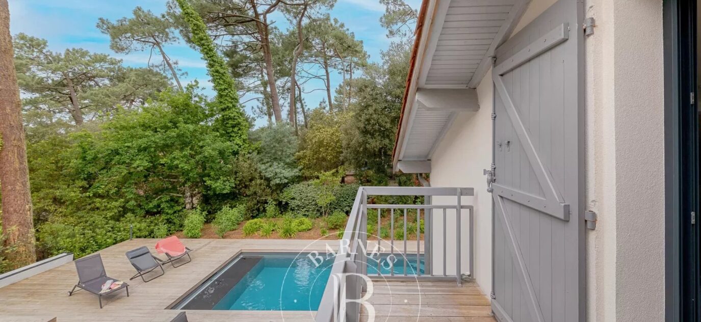 LOCATION VILLA LA GUERANDIÈRE , POUR 12 PERSONNES AVEC PISCINE ET JACUZZI, AU MOULLEAU – ARCACHON – NR chambres – 1 voyageur – 280 m²