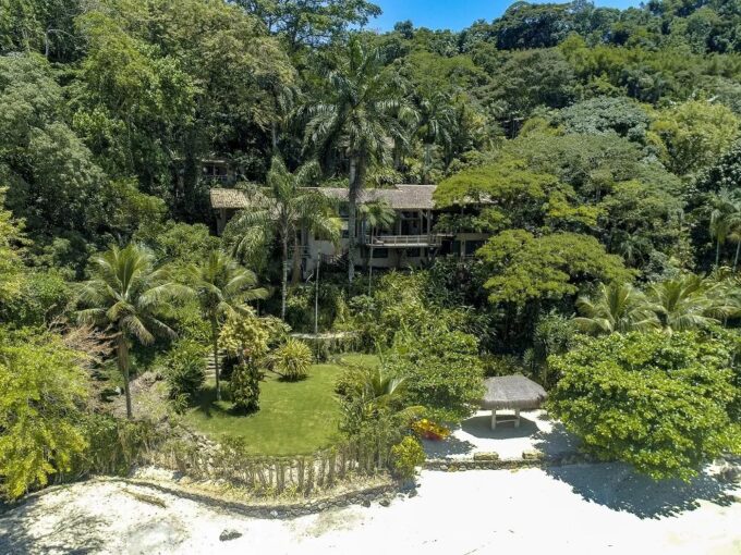 Splendide villa en bord de plage située à Paraty – 8 pièces – 6 chambres