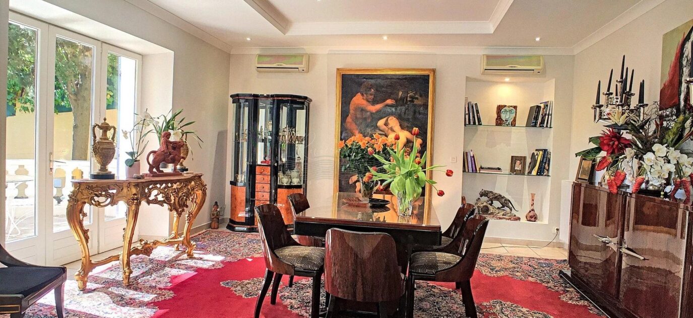 Nice – Villa vue mer, quartier résidentiel – 10 pièces – 5 chambres – 8 voyageurs – 350 m²