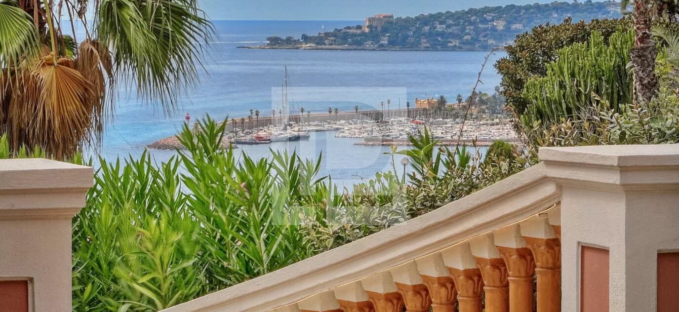 Villa de Prestige avec vue mer à couper le souffle – 7 pièces – 5 chambres – 6 voyageurs – 280 m²